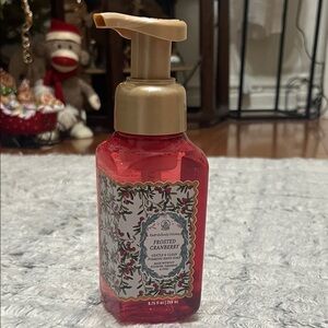Bath & Body Works FROSTED CRANBERRY Gentle Foaming Hand Soap 8.75 oz